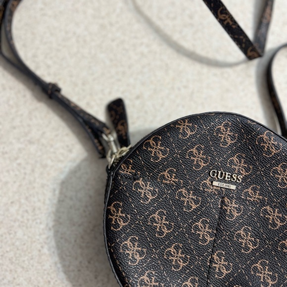 GUESS cross body NWT - Picture 2 of 3
